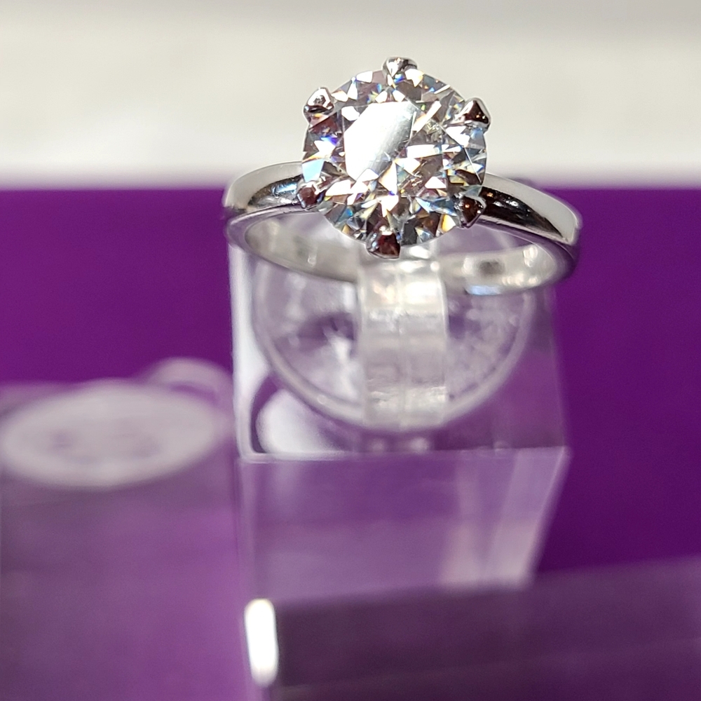 Moissanite Round Brilliant Solitare Ring